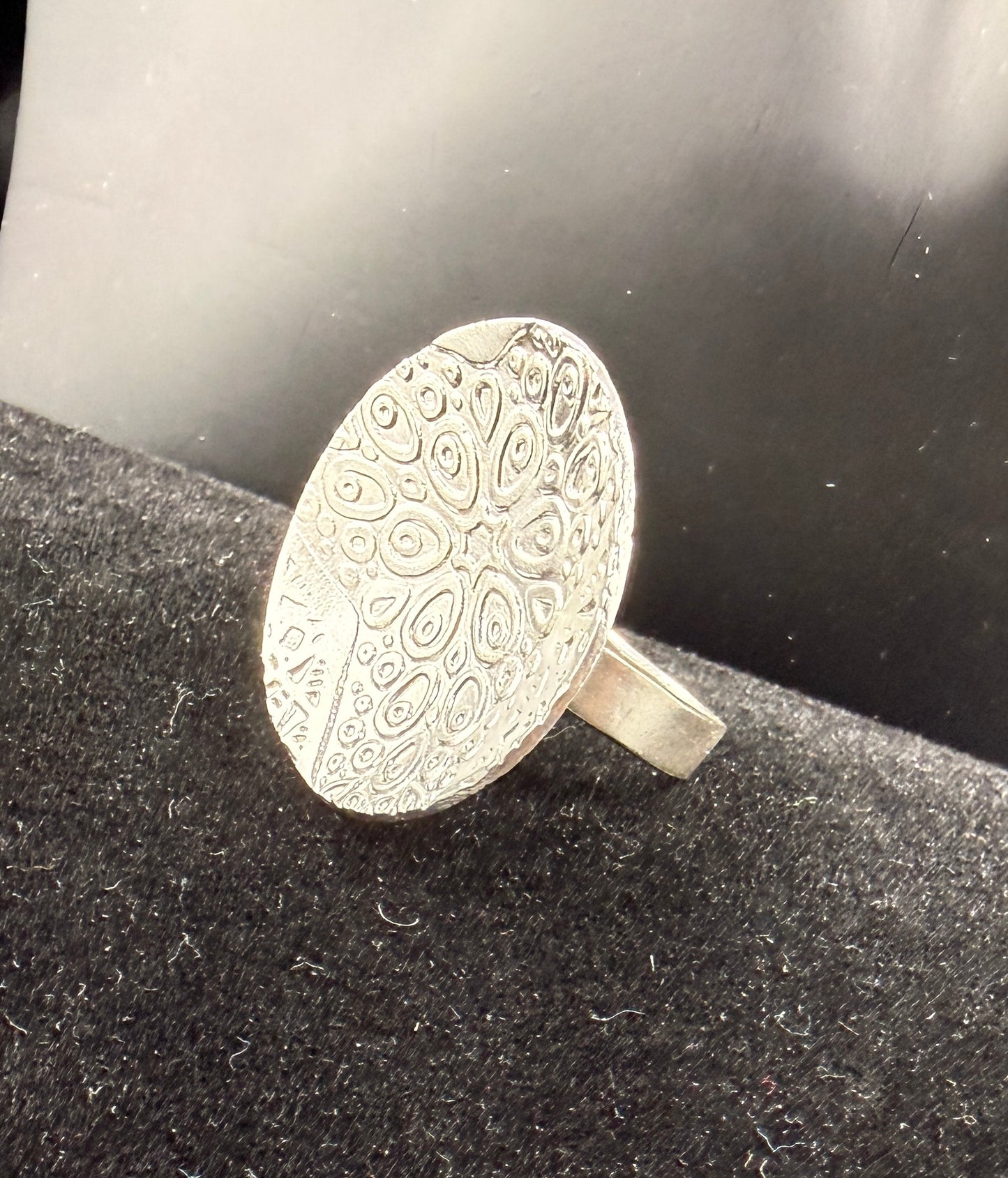 Statement Ring Round