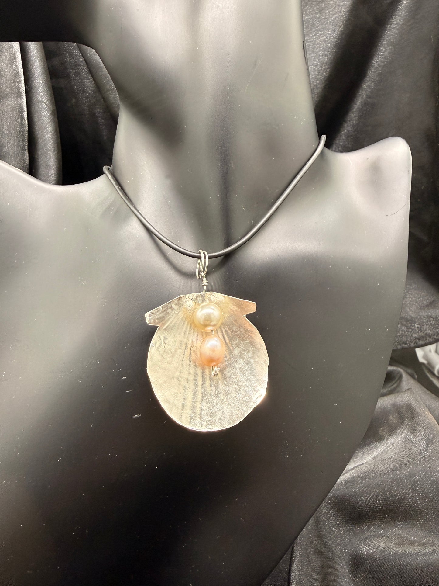 Shell Pearl Pendant