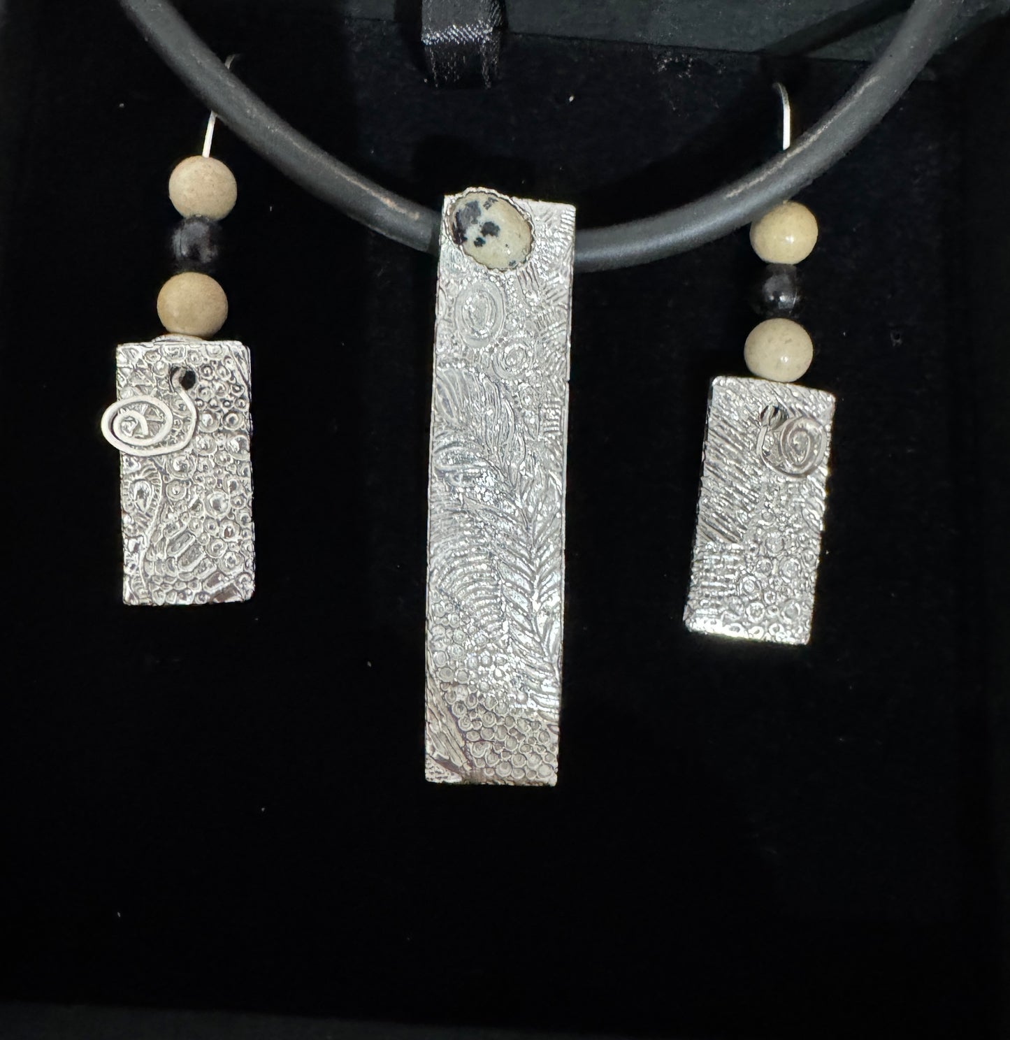 Pendant earrings set