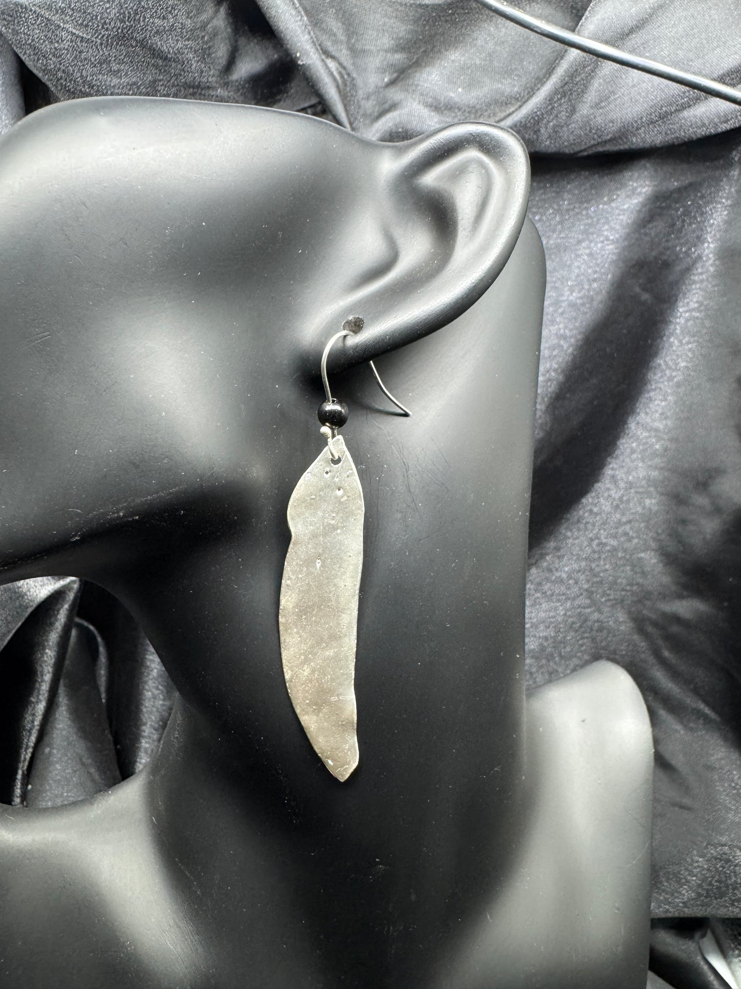 Gum Leaf Earring Style 2 Round Black